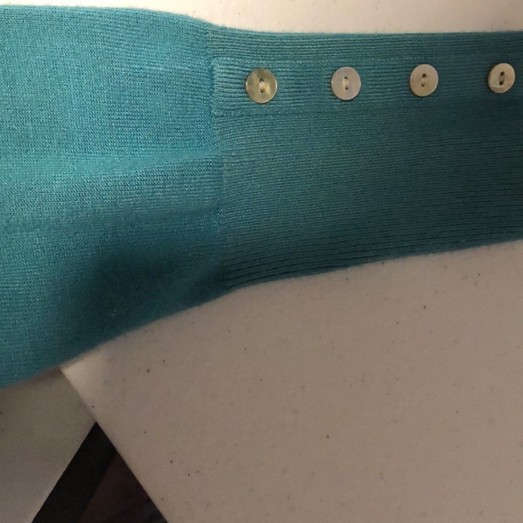 Kenneth Cole Sweater V-neck Size M Banded Bottom - Picture 5 of 5